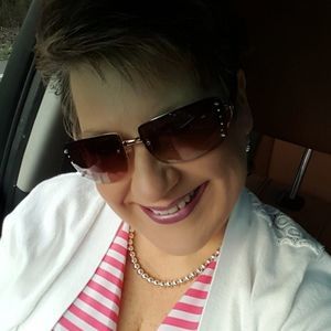 Meet your Posher, Annette